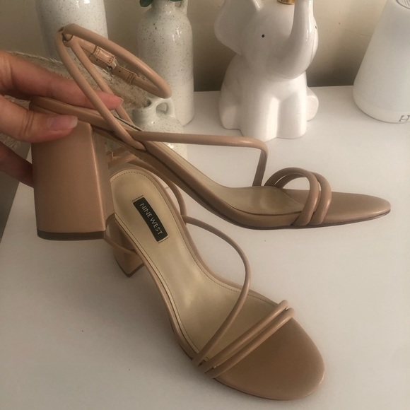 Nude block heels, size 9.5 - Picture 3 of 5